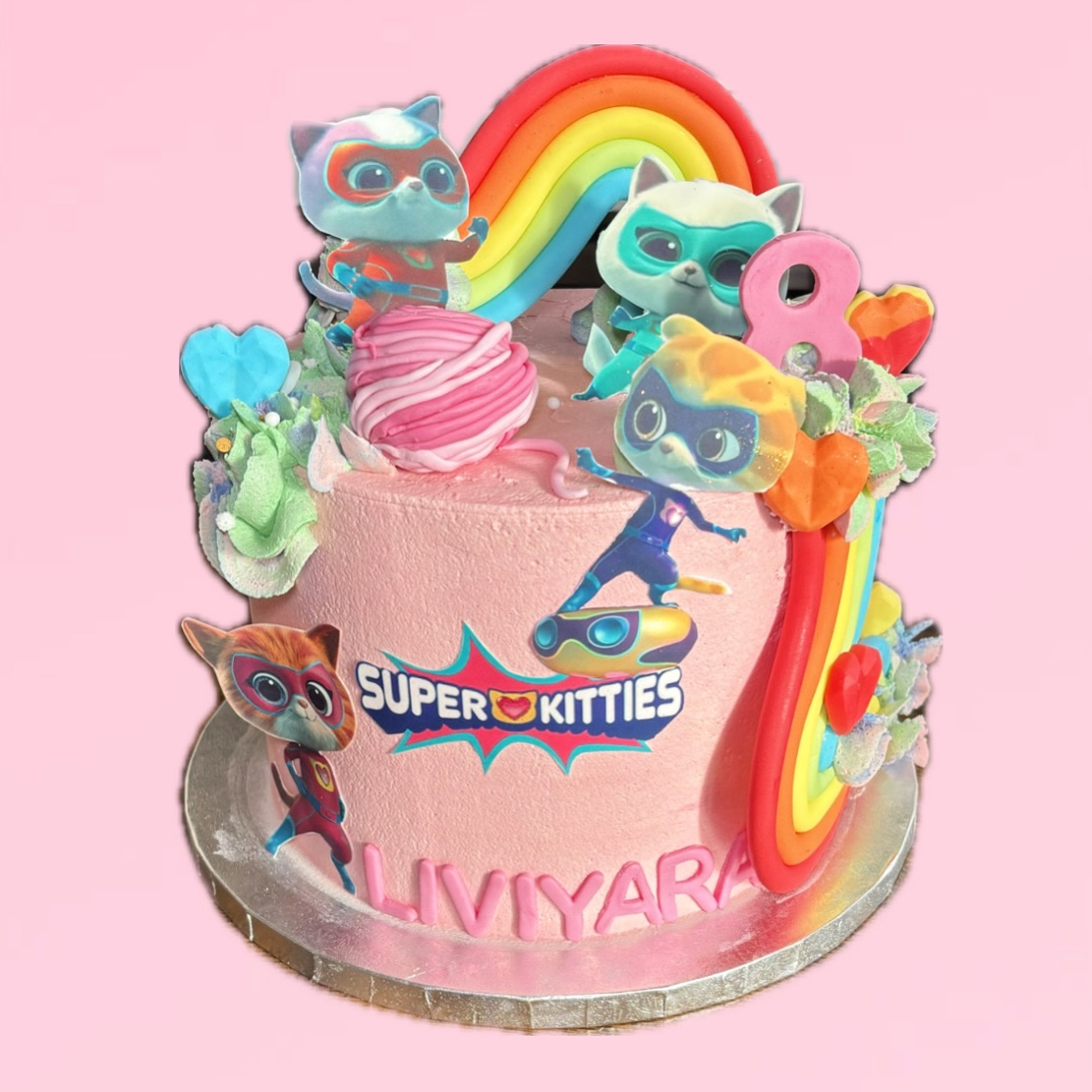 Liviyara is 8 en viert dat met deze Superkatjes taart🩷✨