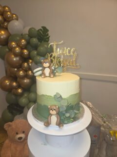 Twin babyshower!
Prachtige aankleden en zo blij dat mijn taart perfect matcht 🍃💚