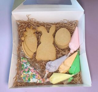 Alles paashaasjes opgelet!
Dit jaar kunnen alle paasorders op 3 & 4 april worden opgehaald 🐣💛
Je kunt je order plaatsen via de mail. Voor een mixpakket, taart of cupcakes heb ik alleen het aantal personen nodig.
Tot dan!
🐰🌸